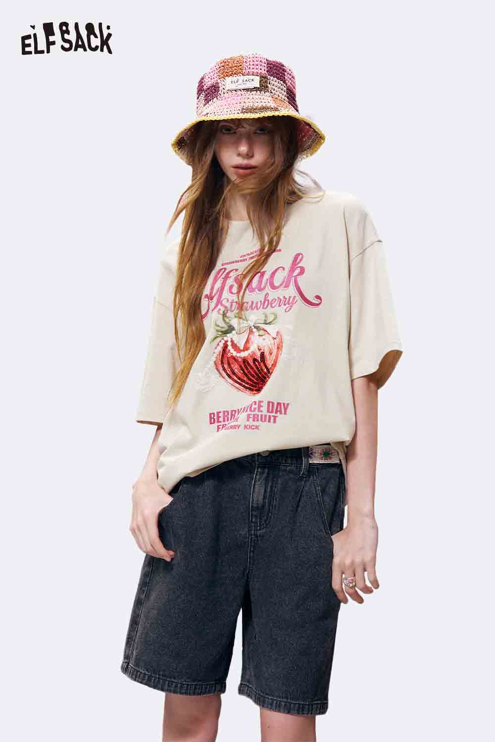 ELFSACK Strawberry Sequin Embroidered Oversized T-Shirt