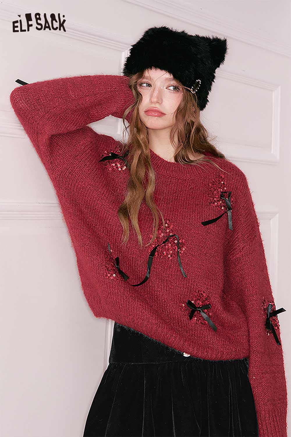 ELFSACK Minimalist 3D Bow Embellishment Sequin Heart Round Neck Cropped Sweater
