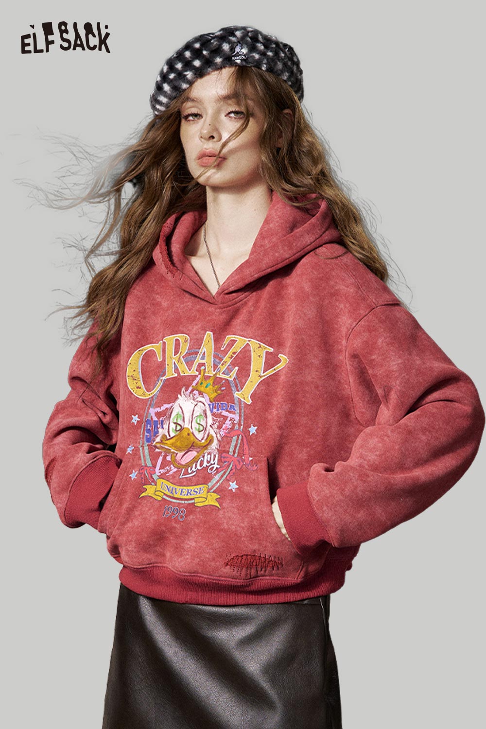 ELFSACK Soft Bright Animal Letter Graphic Cropped Sweatshirt