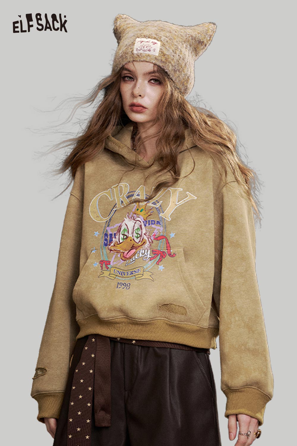 ELFSACK Soft Bright Animal Letter Graphic Cropped Sweatshirt