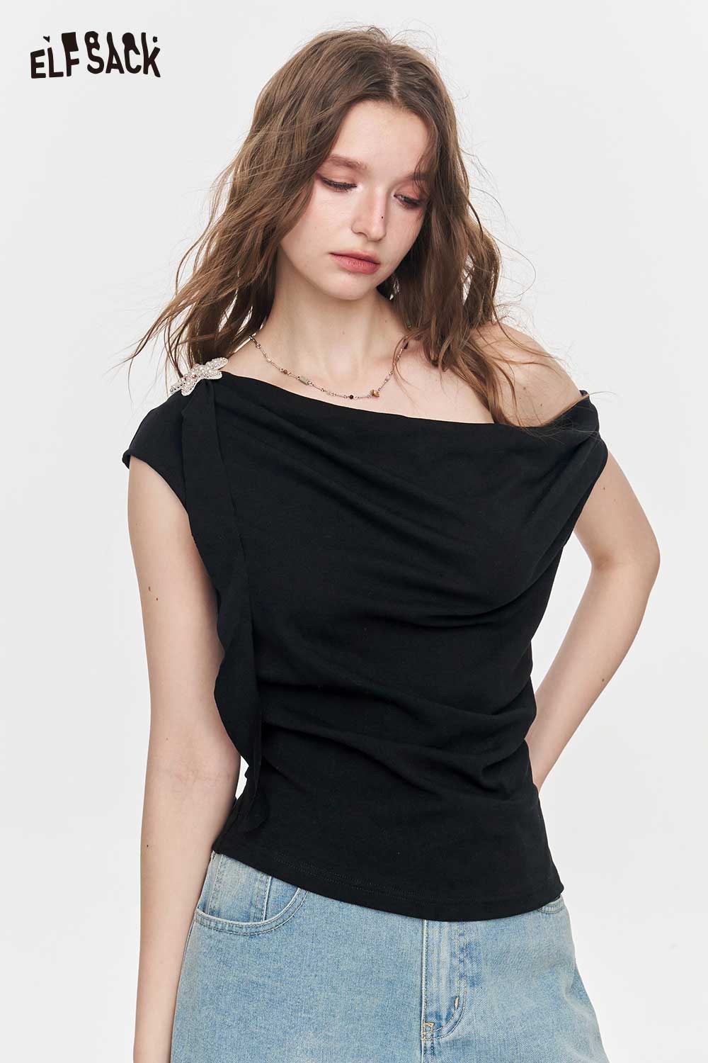 ELFSACK Asymmetric Off Shoulder Draped White Tee