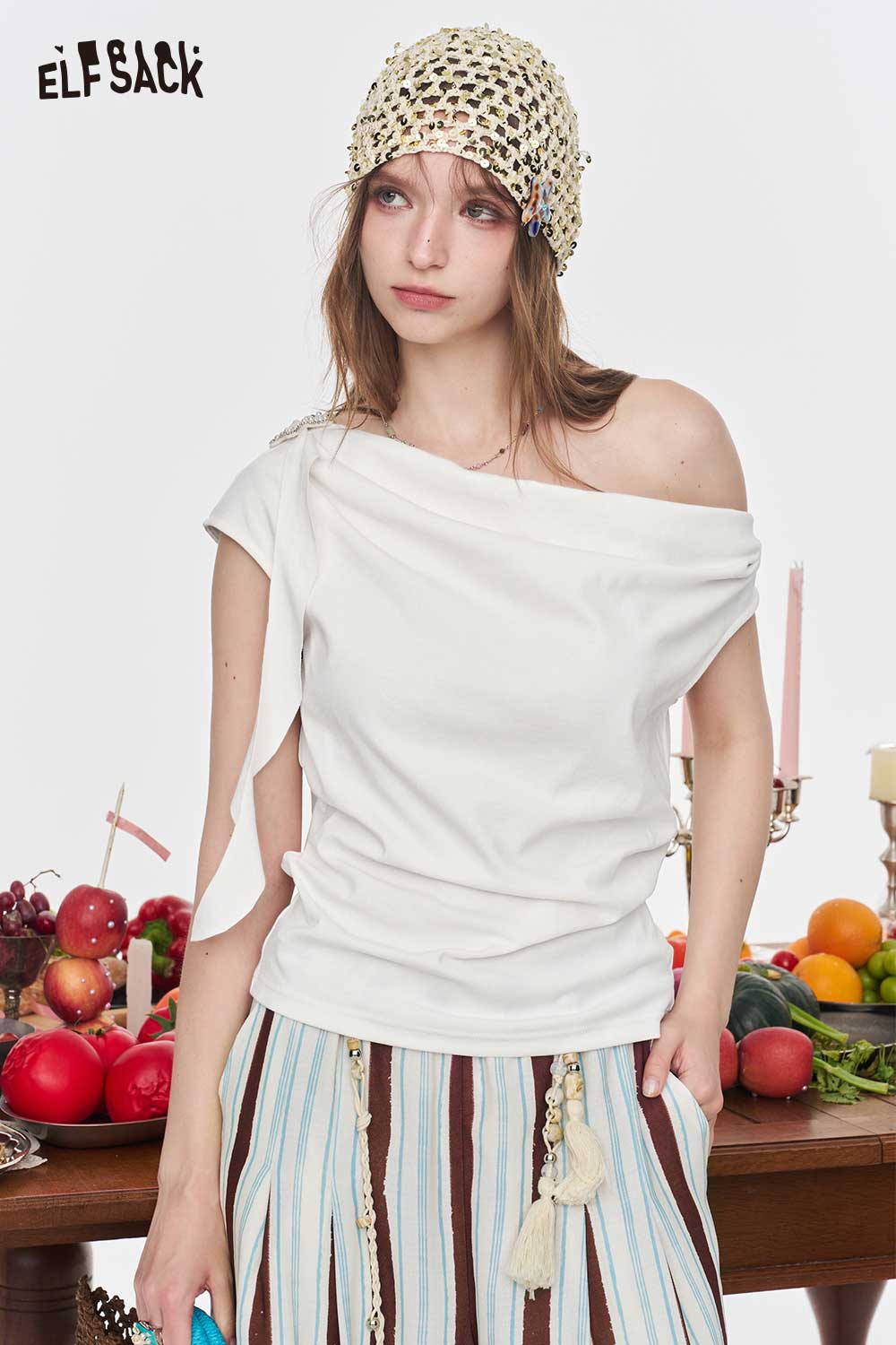 ELFSACK Asymmetric Off Shoulder Draped White Tee