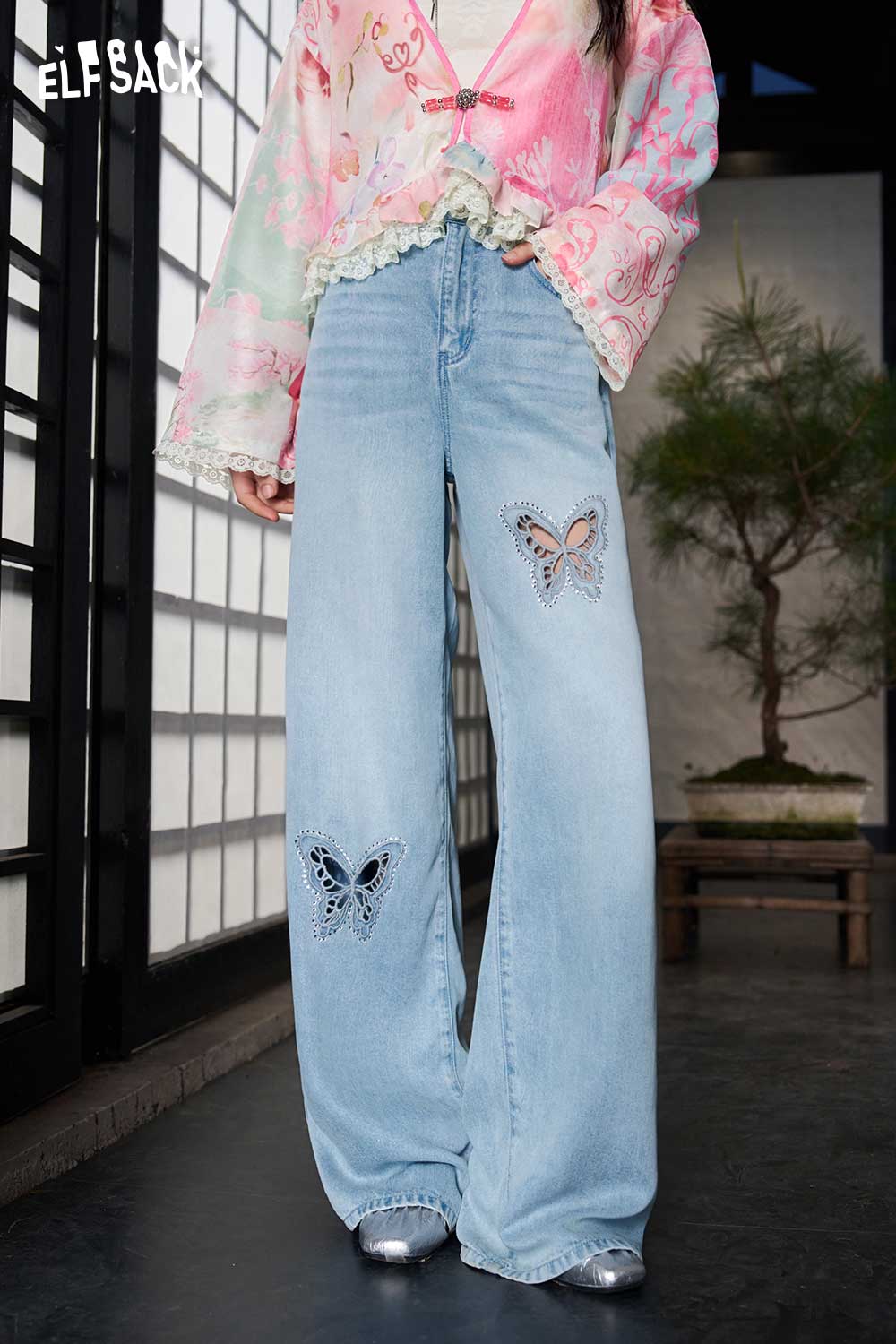 ELFSACK Butterfly Print Wide Leg Light Wash Jeans
