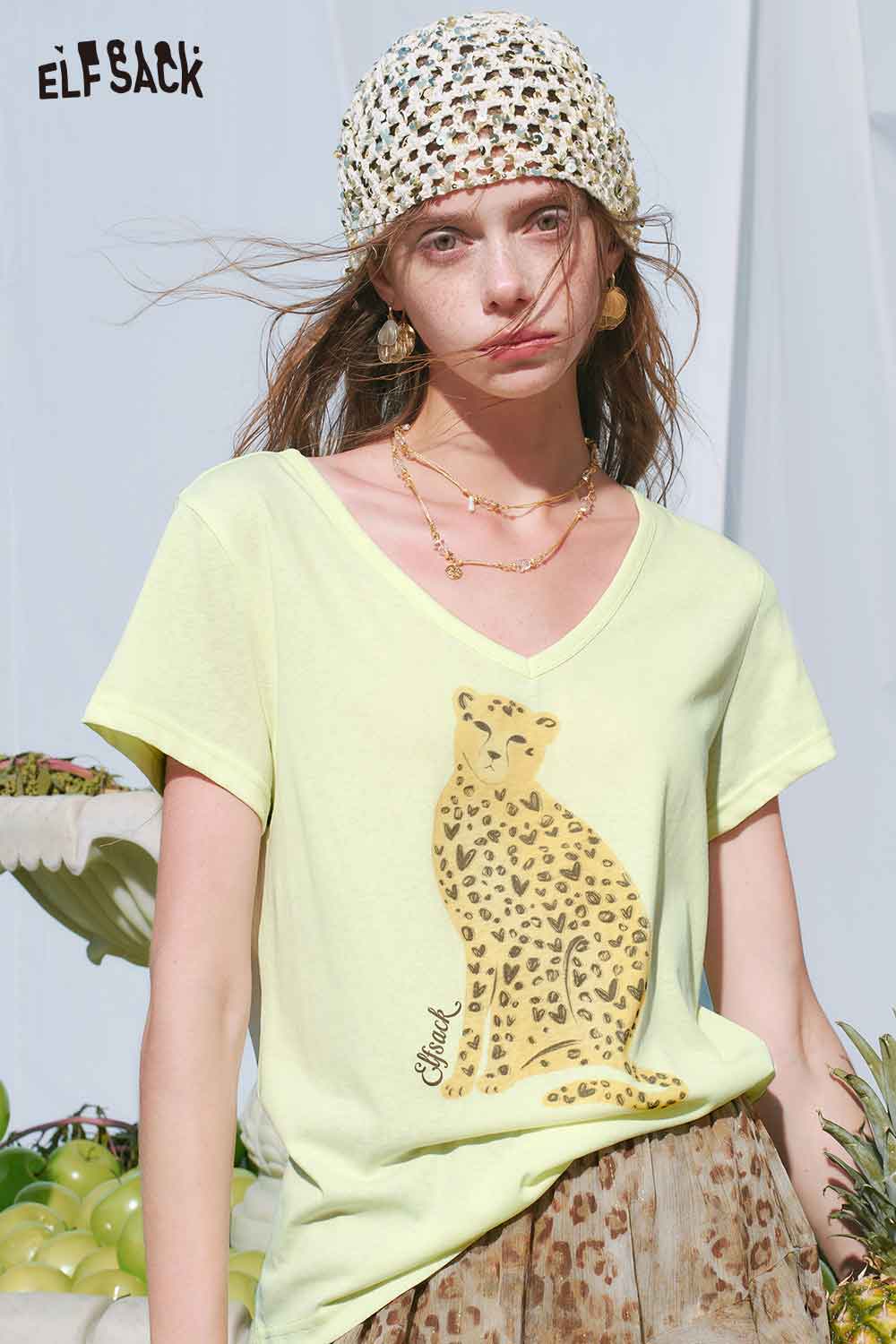 ELFSACK Cheetah Print V-Neck Slim Tee
