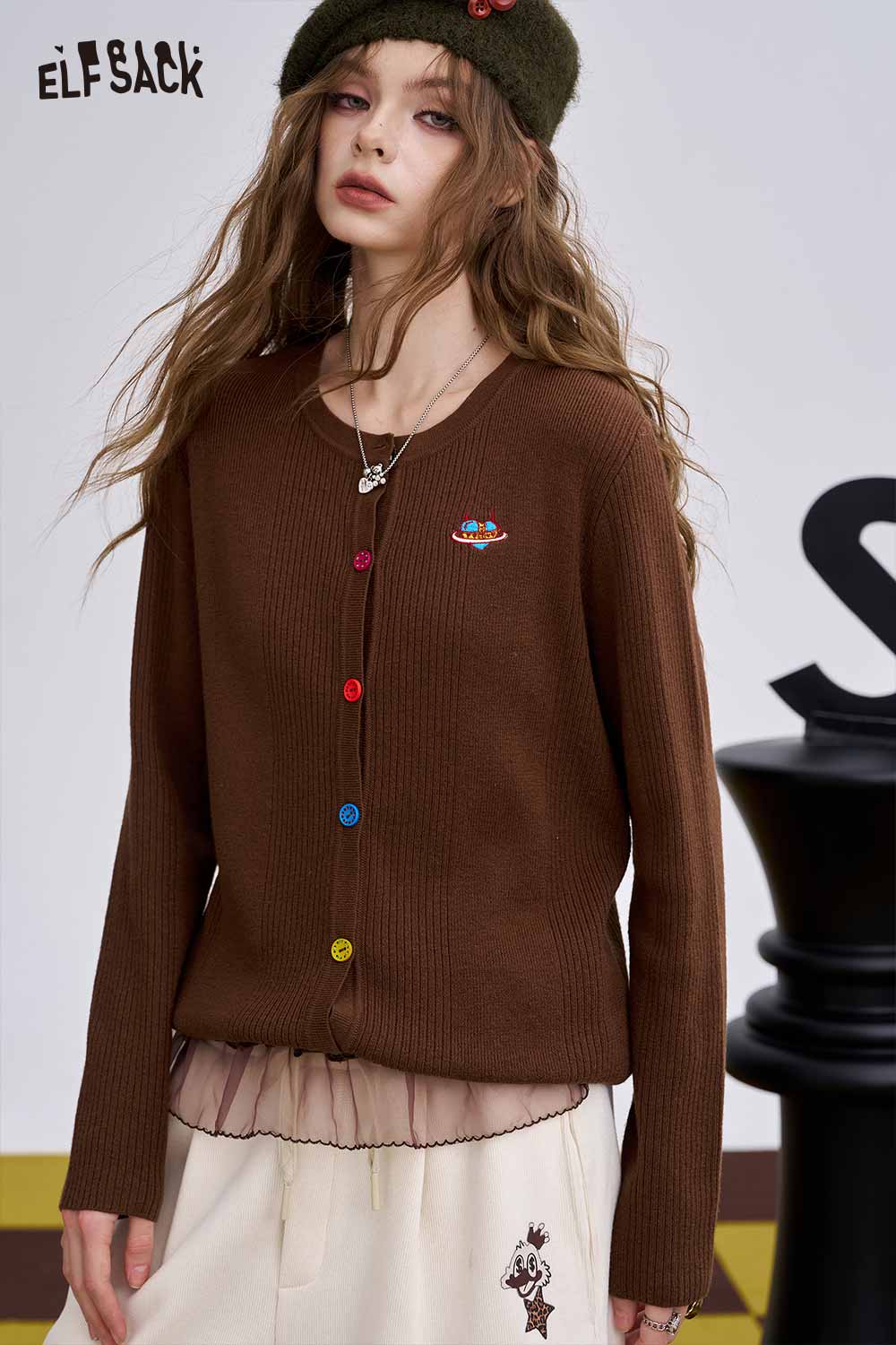 ELFSACK Soft Colorful Button Round Neck Long Sleeve Knit Sweater