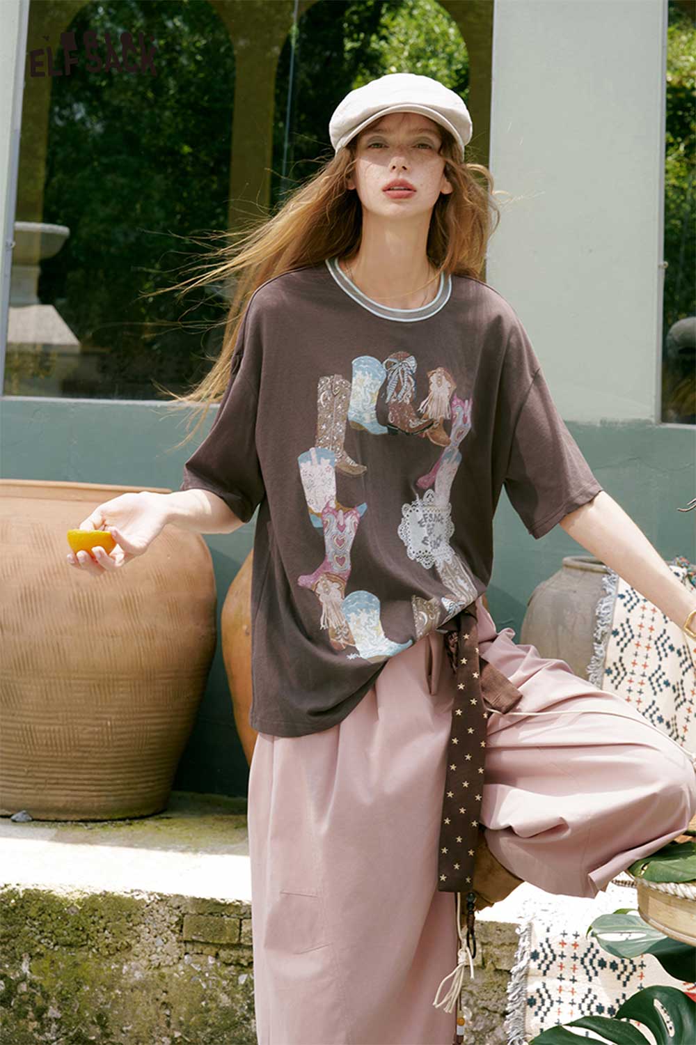 ELFSACK Contrast Neck Cowboy Boot Graphic Tee