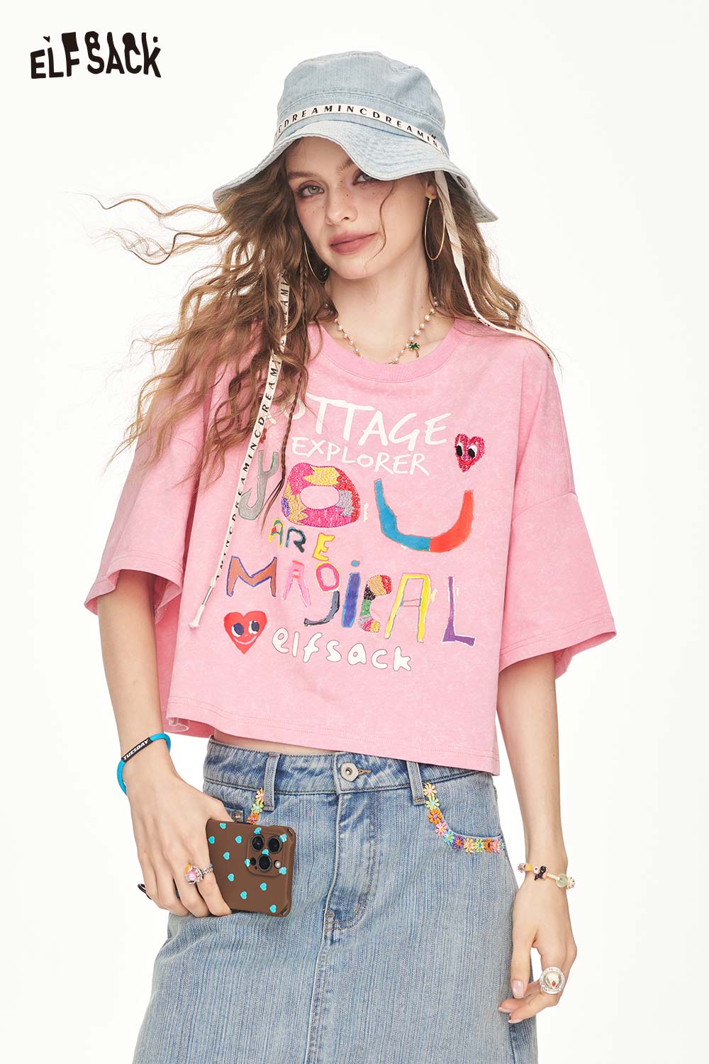 ELFSACK Cute Colorful Letter Print Cropped Tee