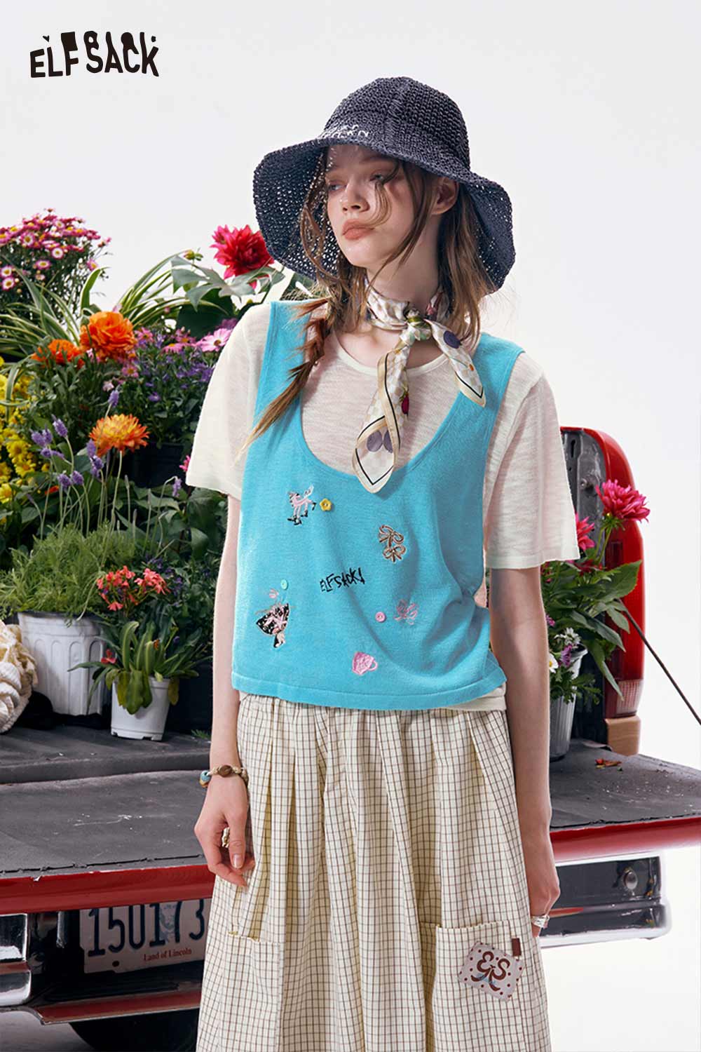 ELFSACK Cute Embroidered Knit V-Neck Tank Top