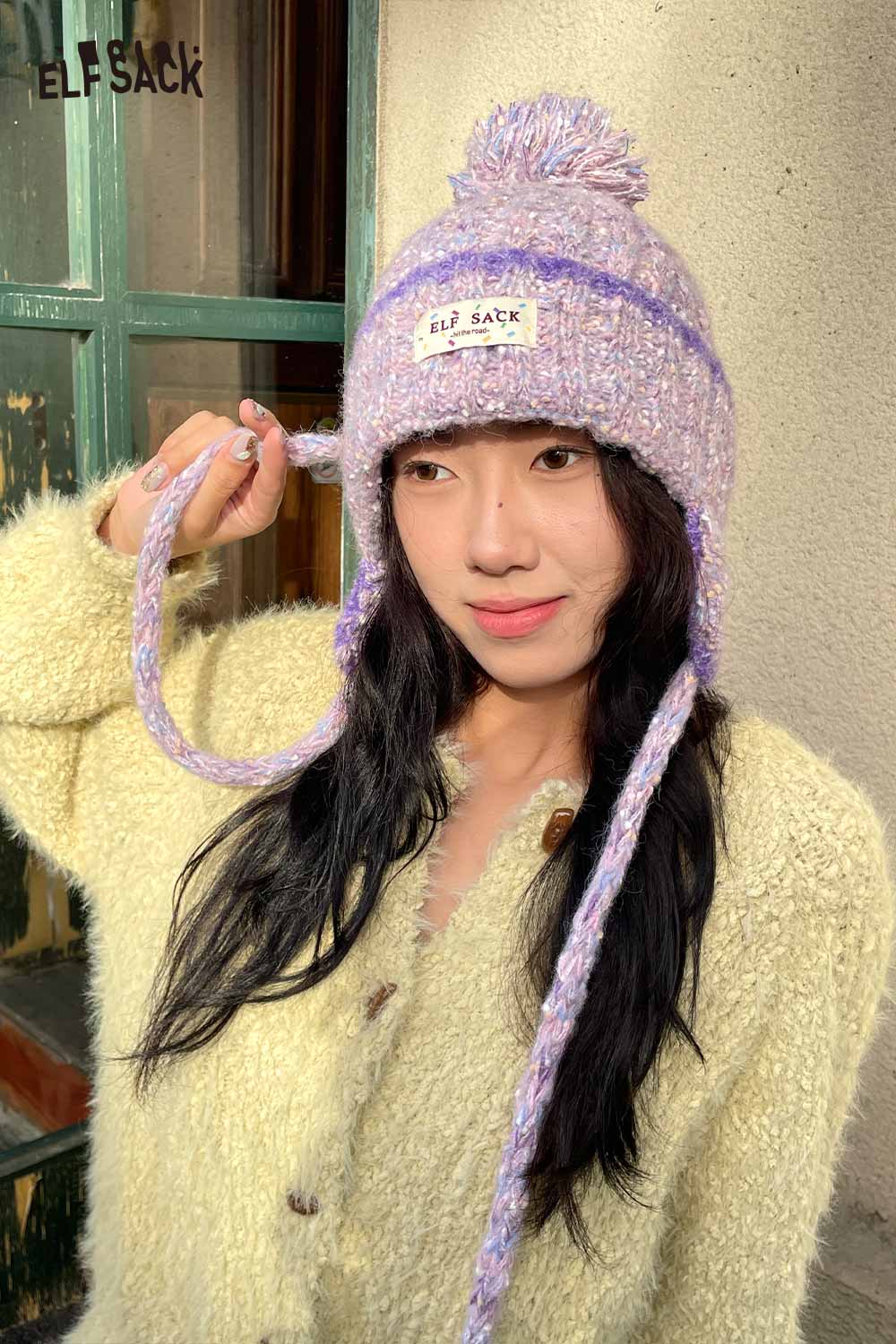 ELFSACK Cute Warm Color Striped Logo Tag Pom Beanie