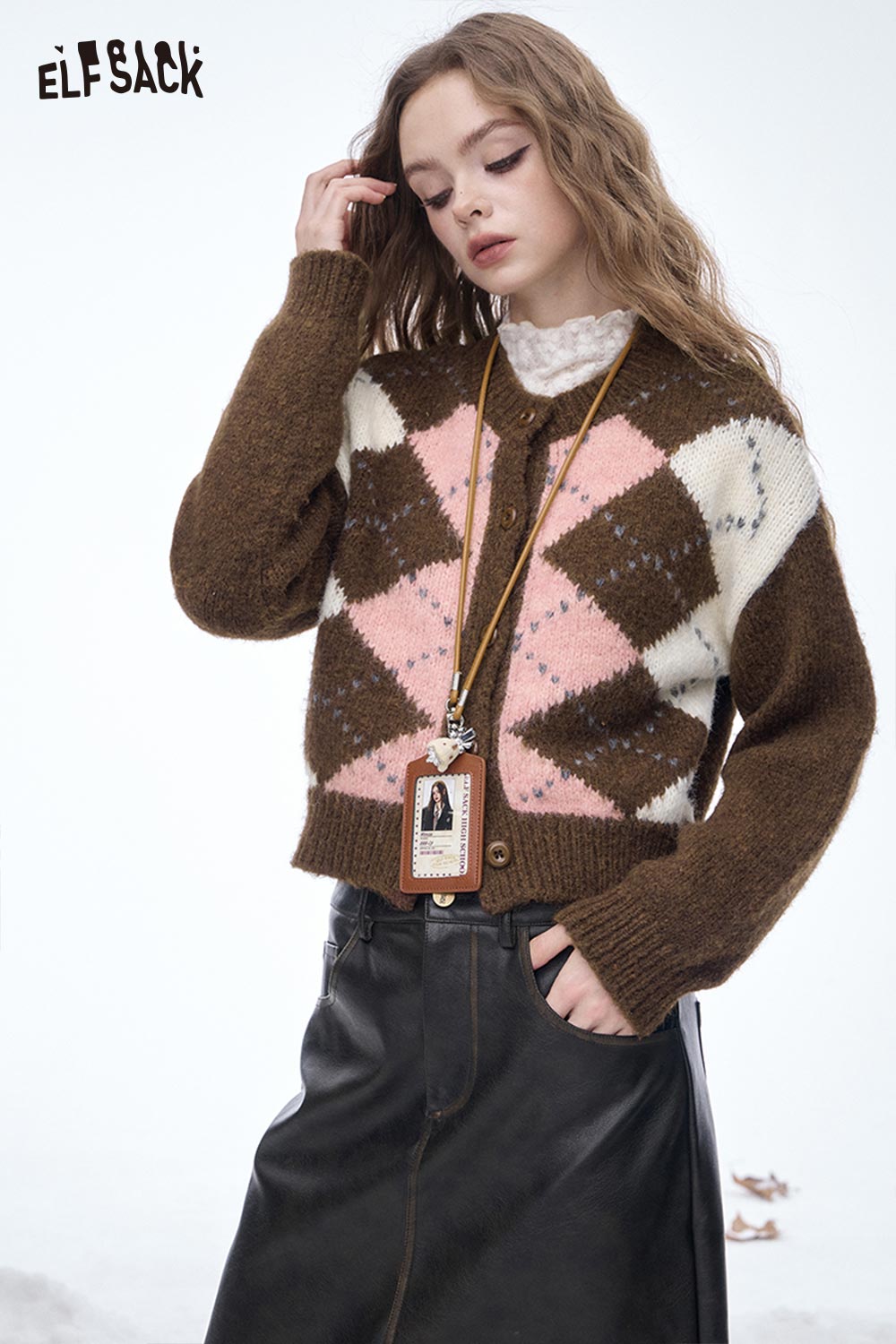 ELFSACK Soft Diamond Line Graphic Round Neck Cropped Sweater