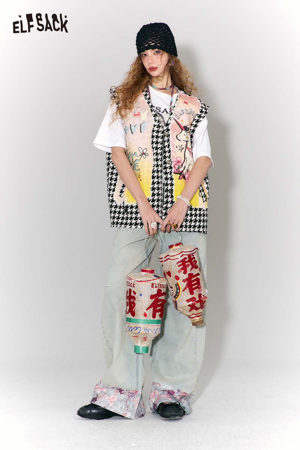 ELFSACK Houndstooth graphic sleeveless vest featured over a graphic T-shirt and casual pants