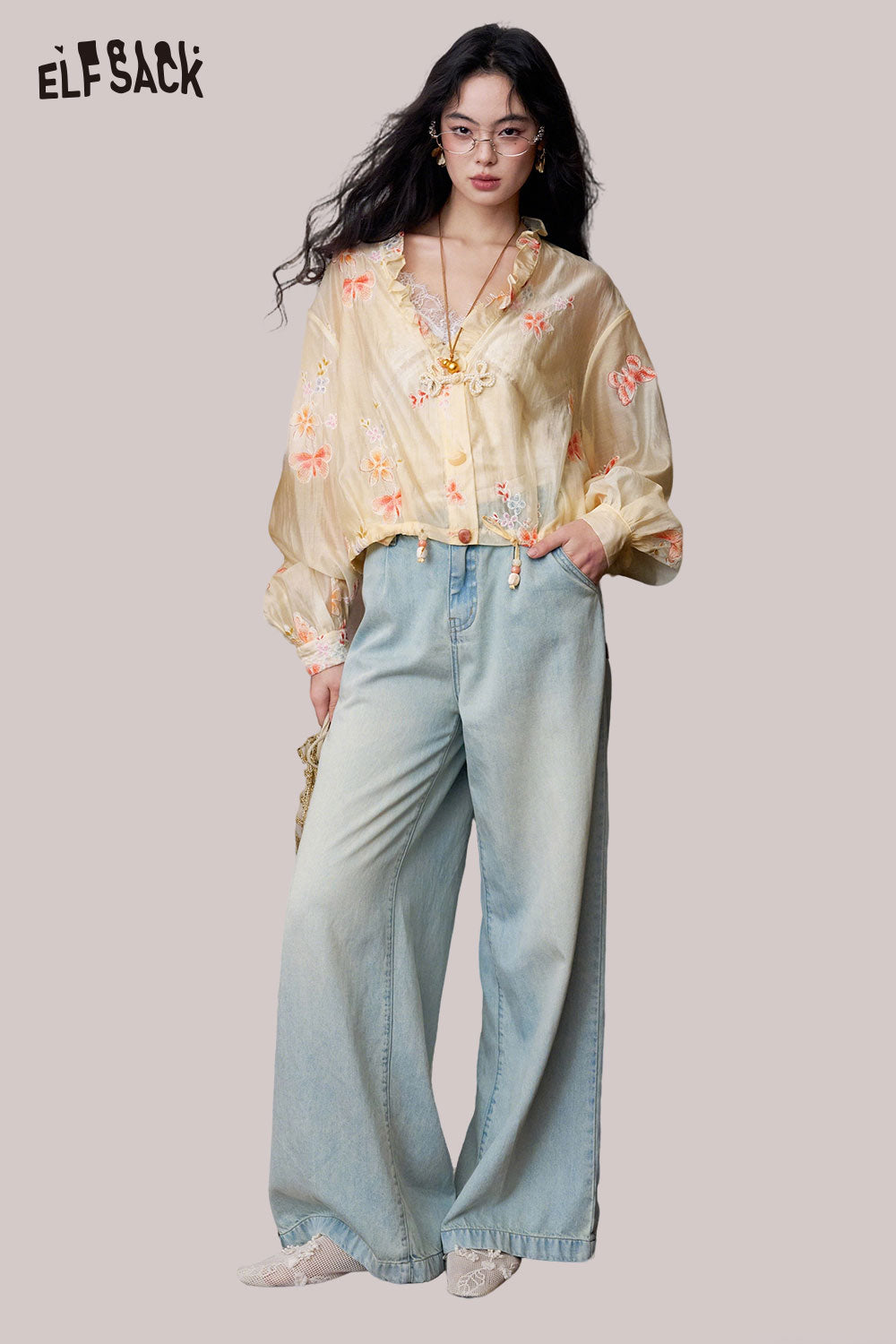 ELFSACK Floral Frog Button Ruffle Blouse