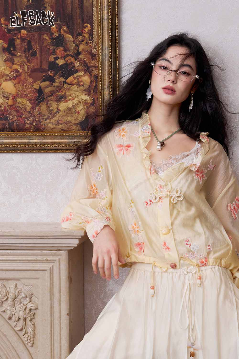 ELFSACK Floral Frog Button Ruffle Blouse