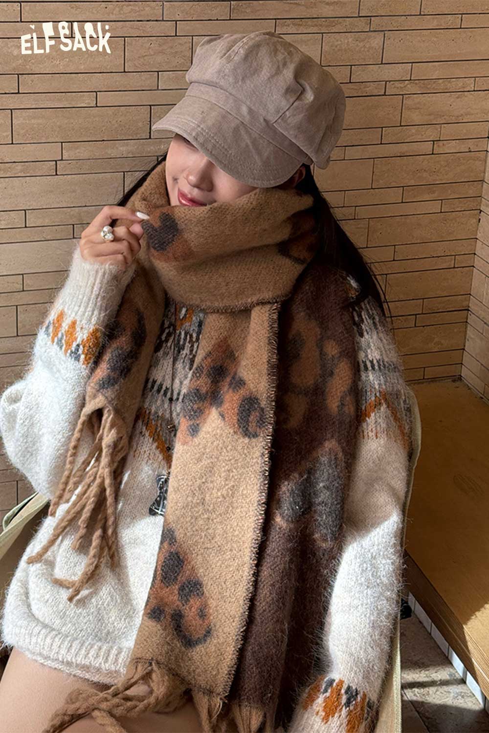 ELFSACK Leopard Heart Graphic Double Sided Fringe Scarf