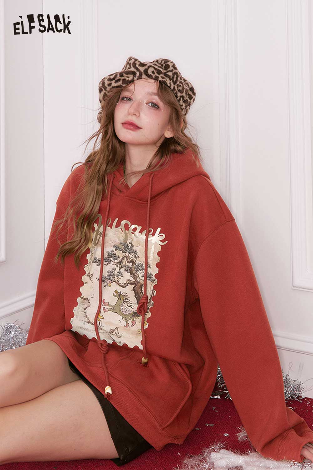 ELFSACK Minimalist Casual Loose Graphic Hooded Sweatshirt