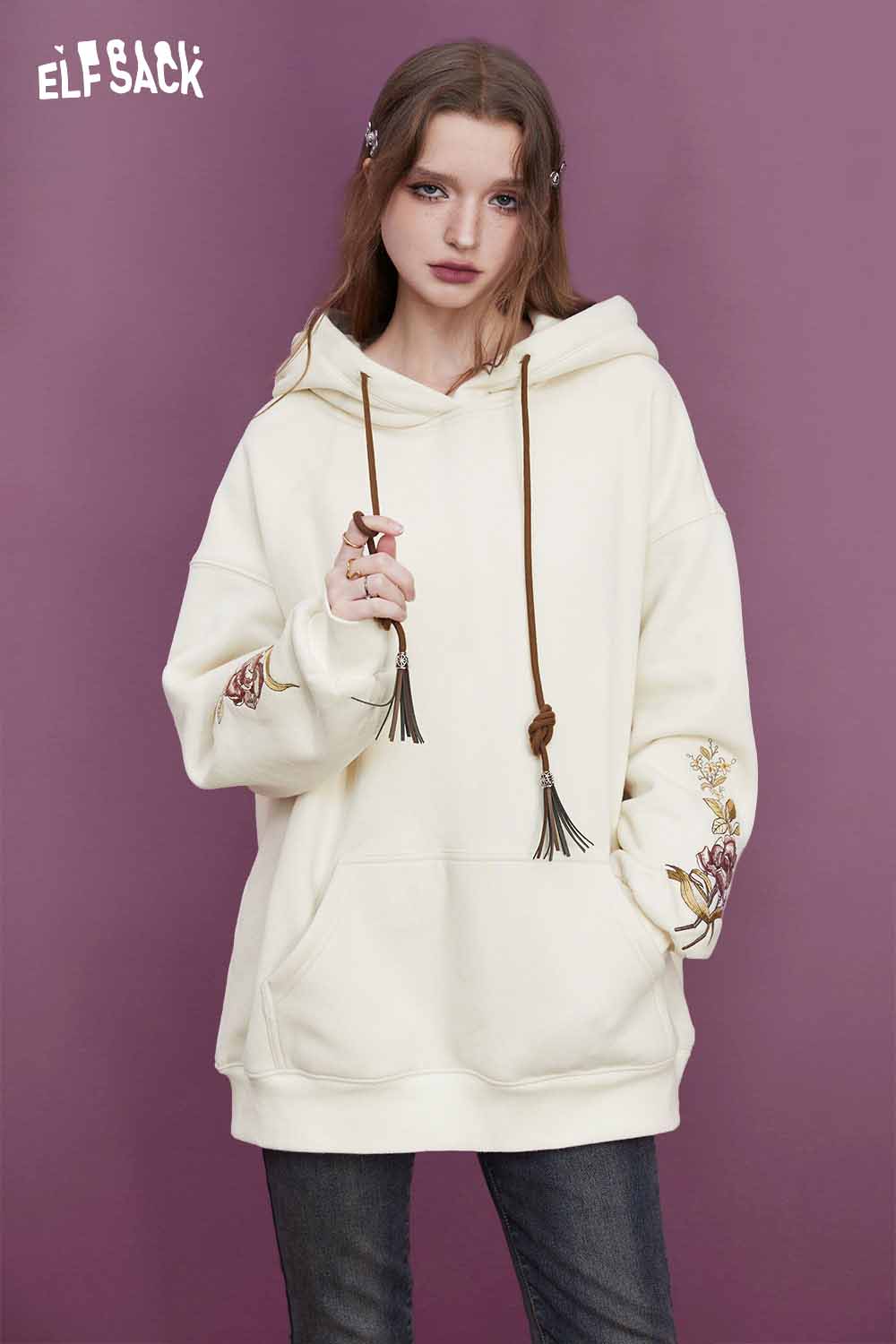ELFSACK Minimalist Hooded Fleece Solid Embroidery Sweatshirt