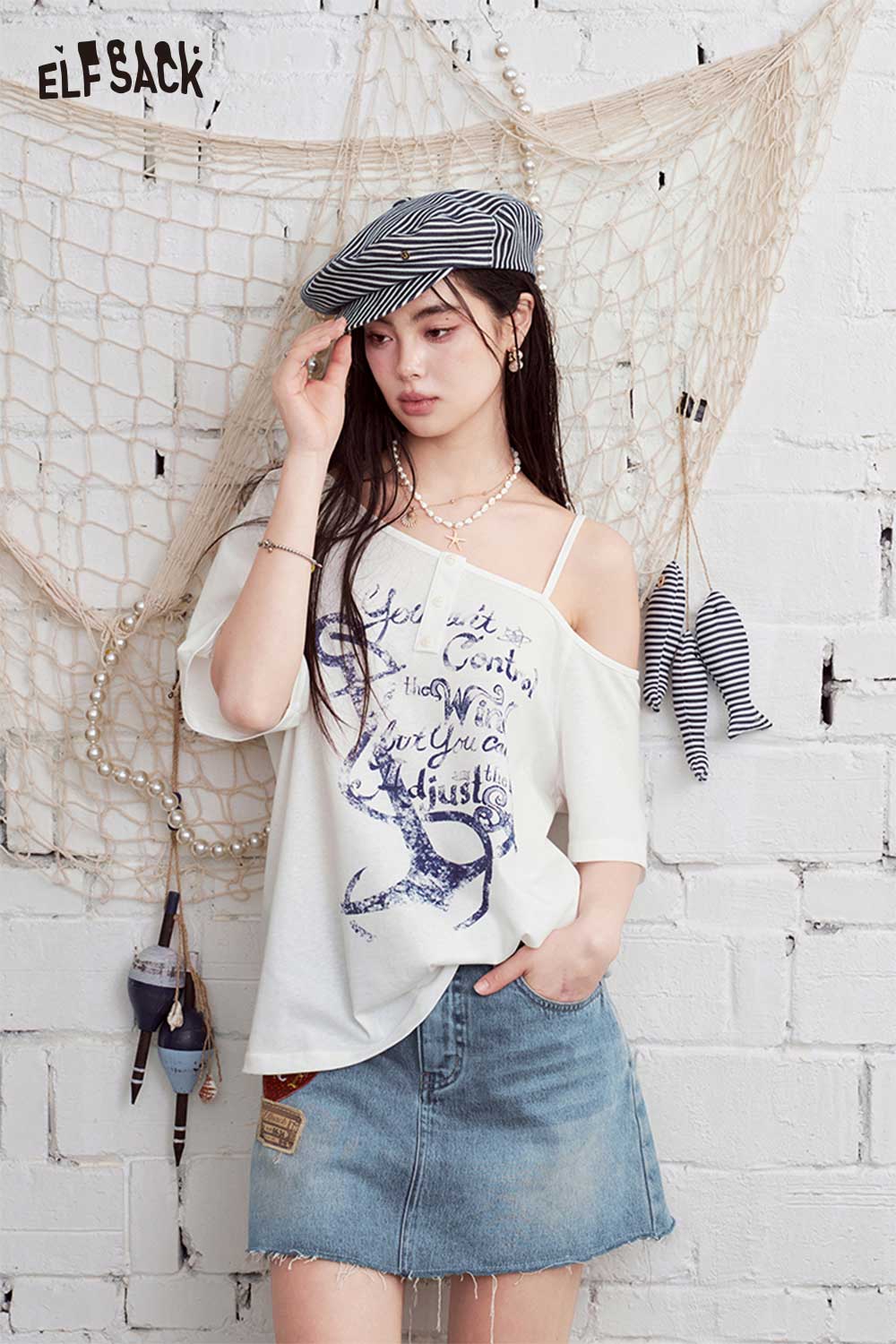 ELFSACK Off-Shoulder Asymmetrical Strap Graphic T-Shirt