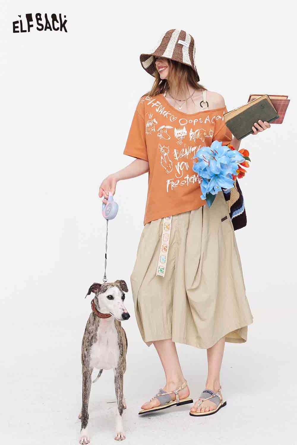 ELFSACK Off-Shoulder Graffiti Print Oversized Tee