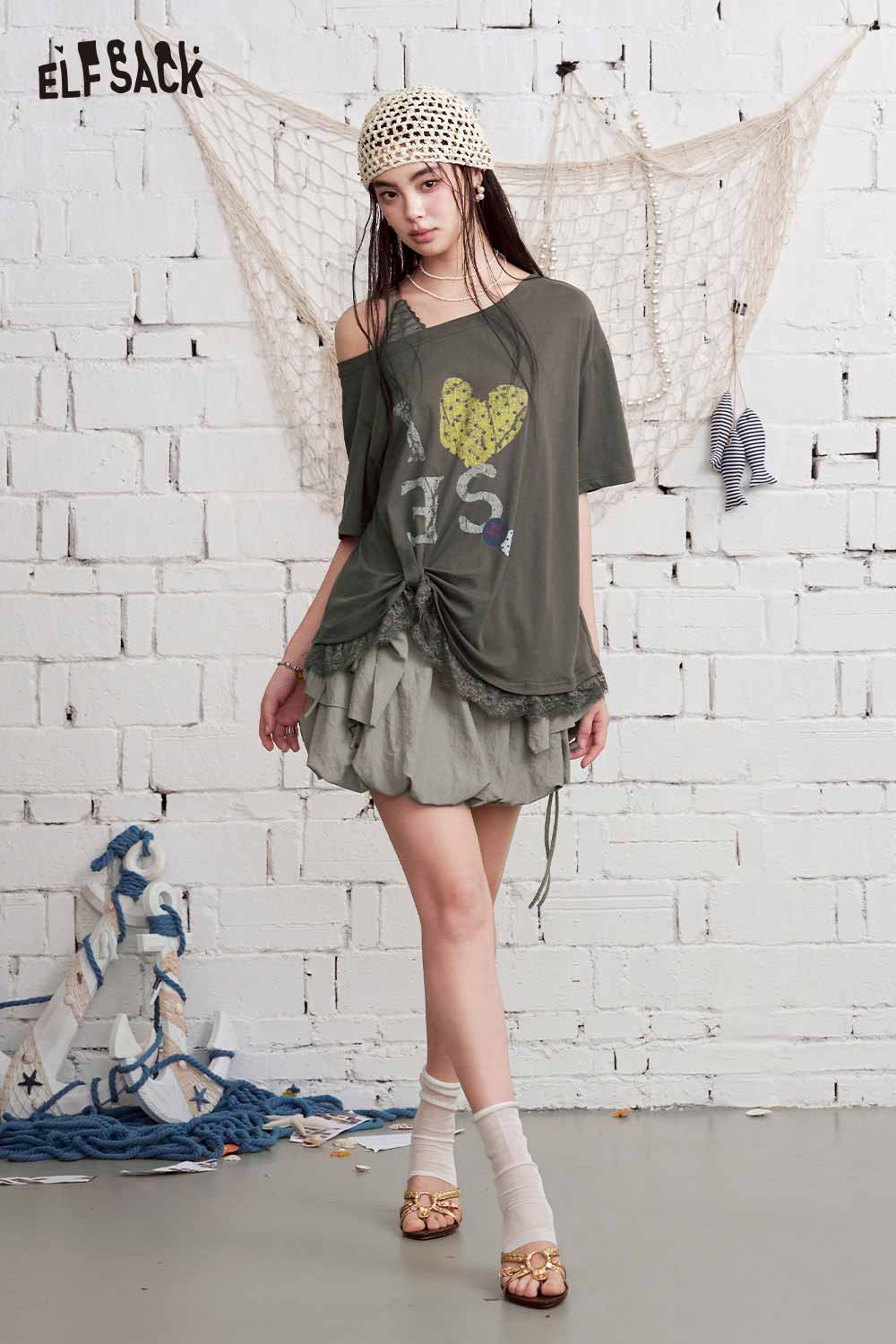 ELFSACK Off-Shoulder Graphic Print Asymmetrical T-Shirt