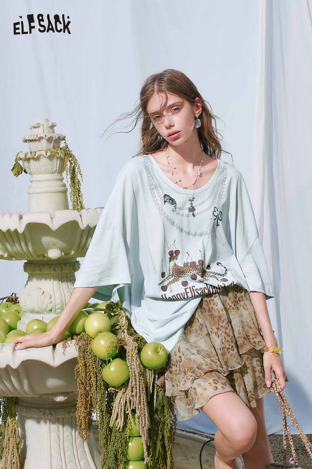 ELFSACK Oversized Pearl Detail Graphic Tee