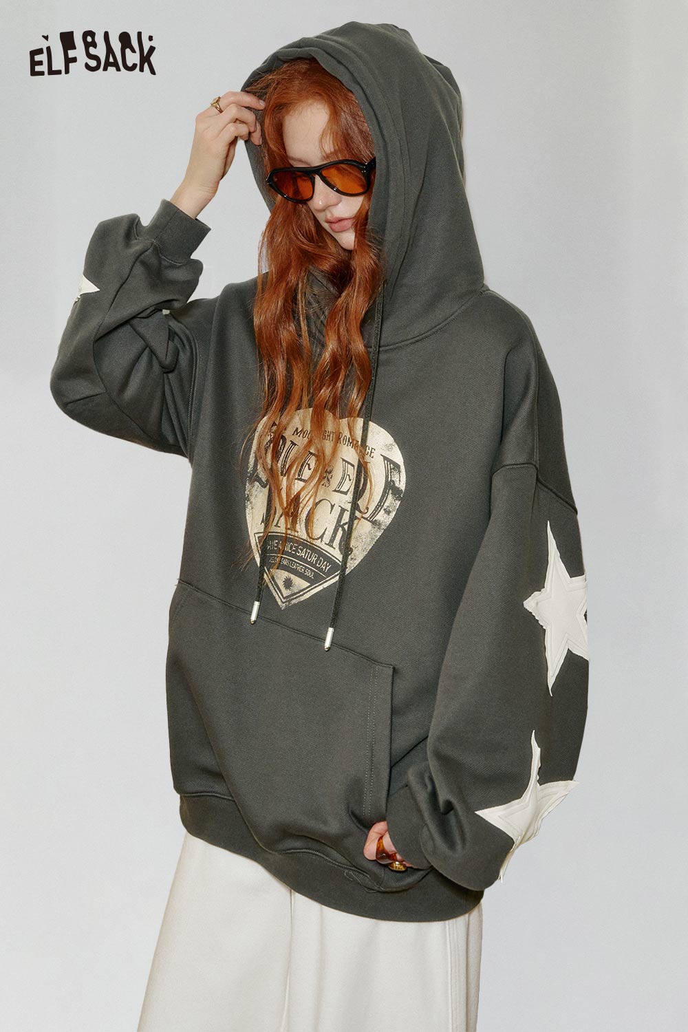 ELFSACK Soft Contrast Color Star Graphic Oversized Hoodie