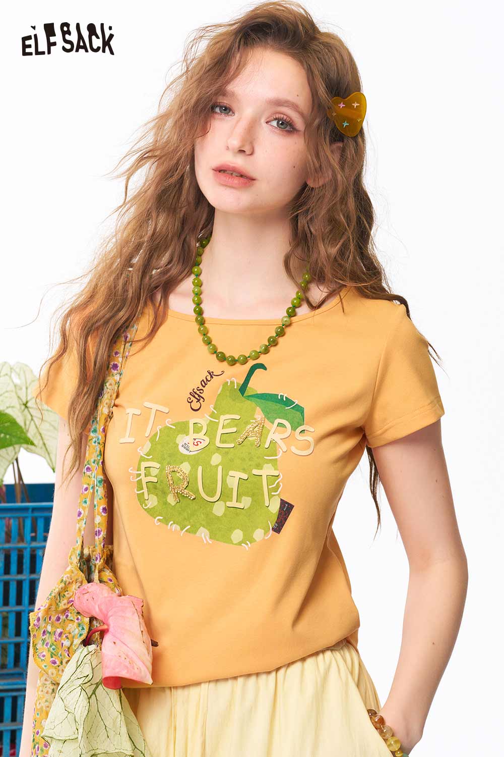 ELFSACK Pear Embroidery Hollow Neck Crop Tee