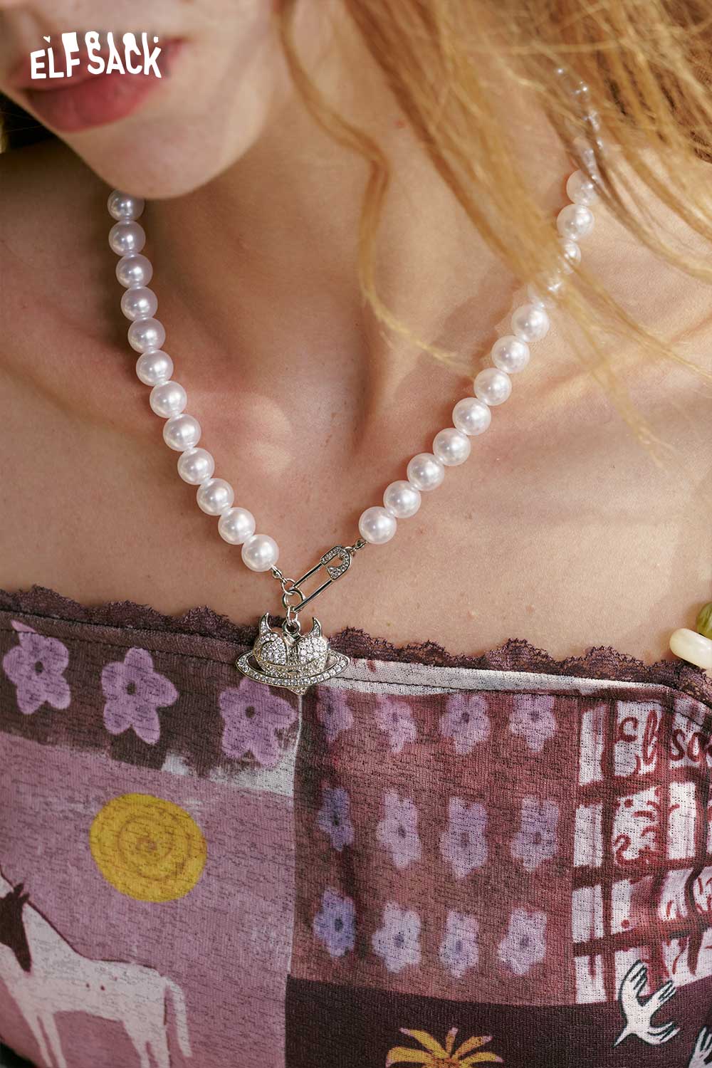 ELFSACK Pearl Rhinestone Planet Pendant Necklace