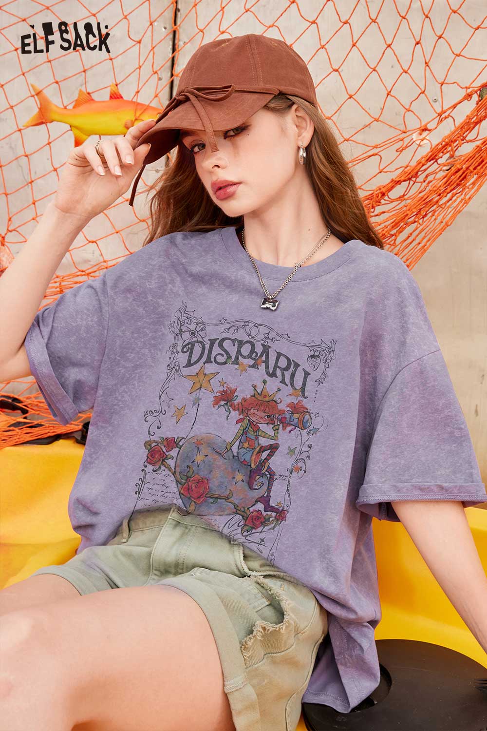 ELFSACK Rose Frame Cartoon Girl Oversized Tee