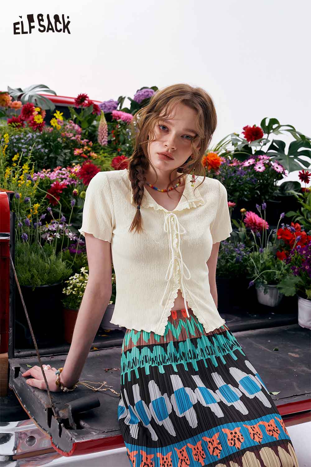 ELFSACK Ruffled V-Neck Slim Fit Lace Trim Top