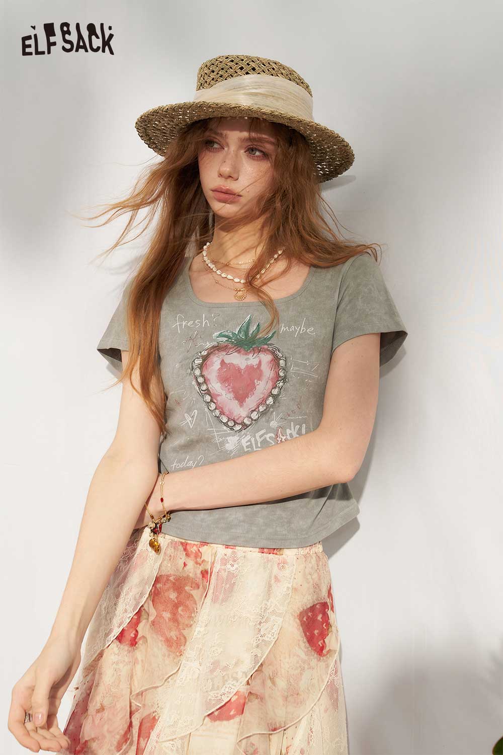 ELFSACK Sketch Strawberry Ruched Crop Tee