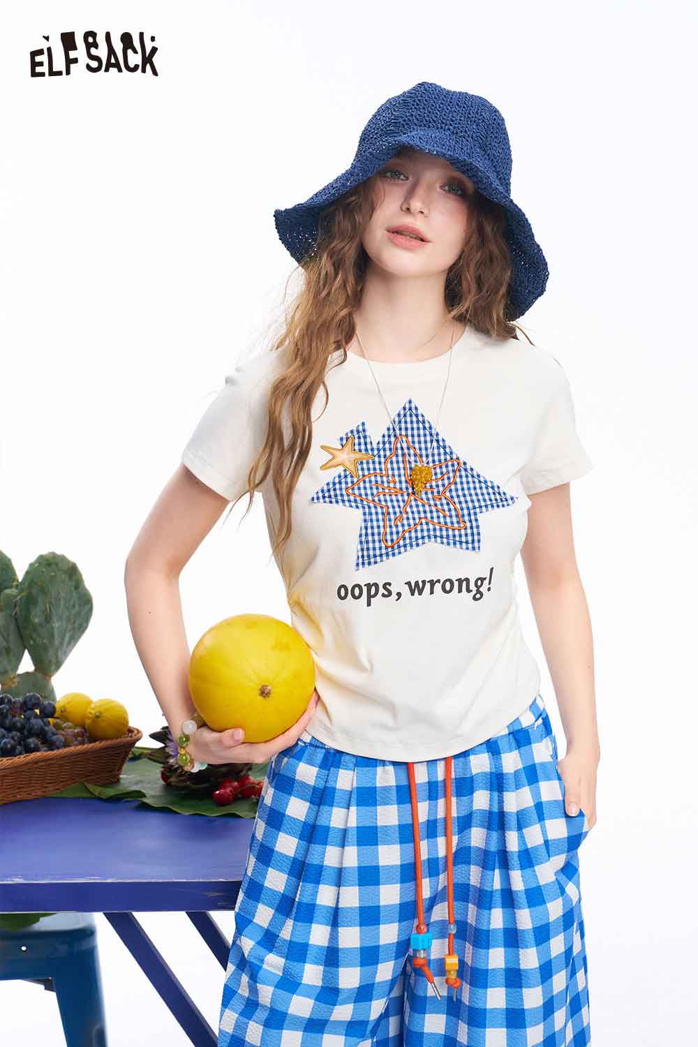 ELFSACK Star Print Side Ruched Crop Tee