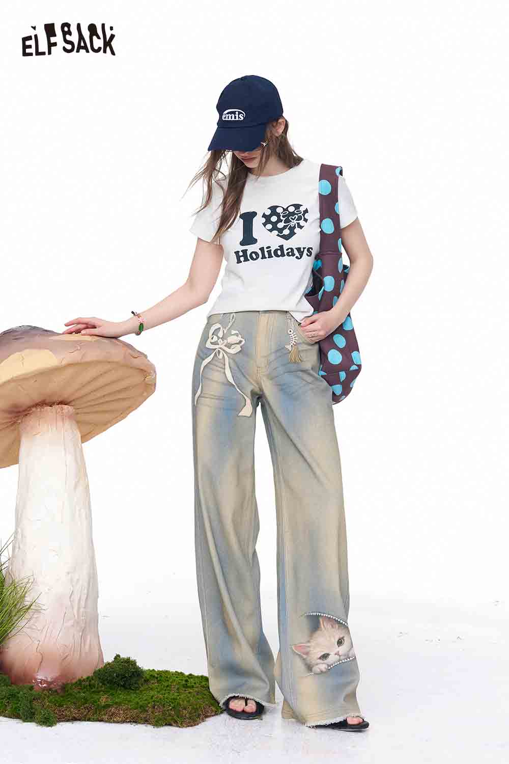 ELFSACK Strawberry Distressed Wide Leg Jeans