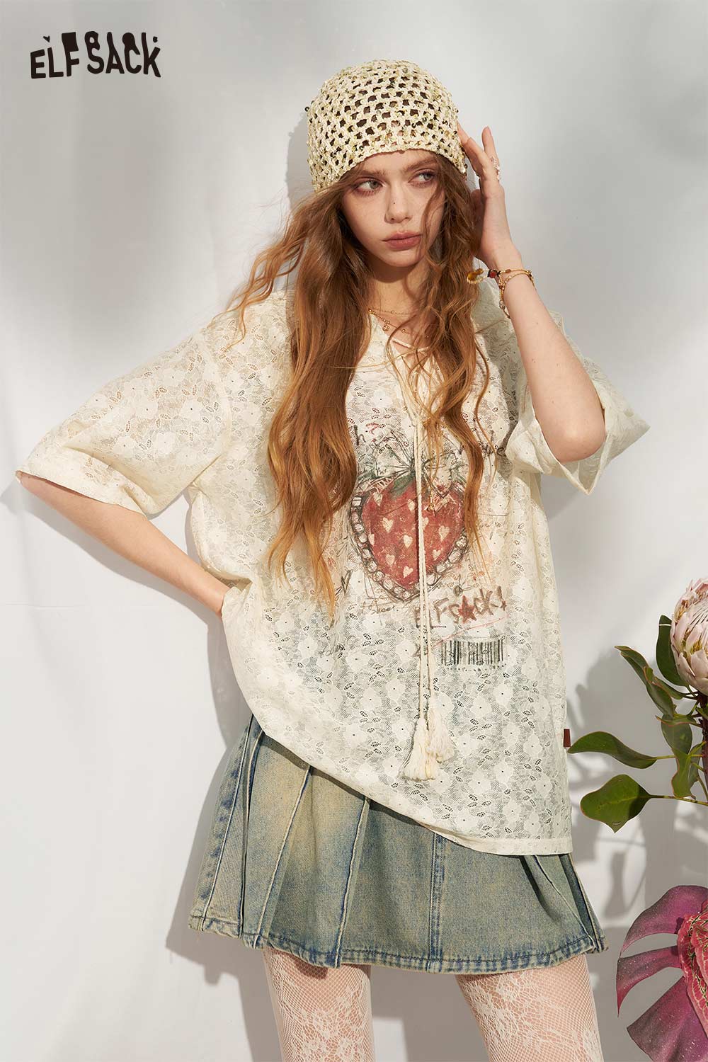 ELFSACK Strawberry Print Lace V-Neck Blouse