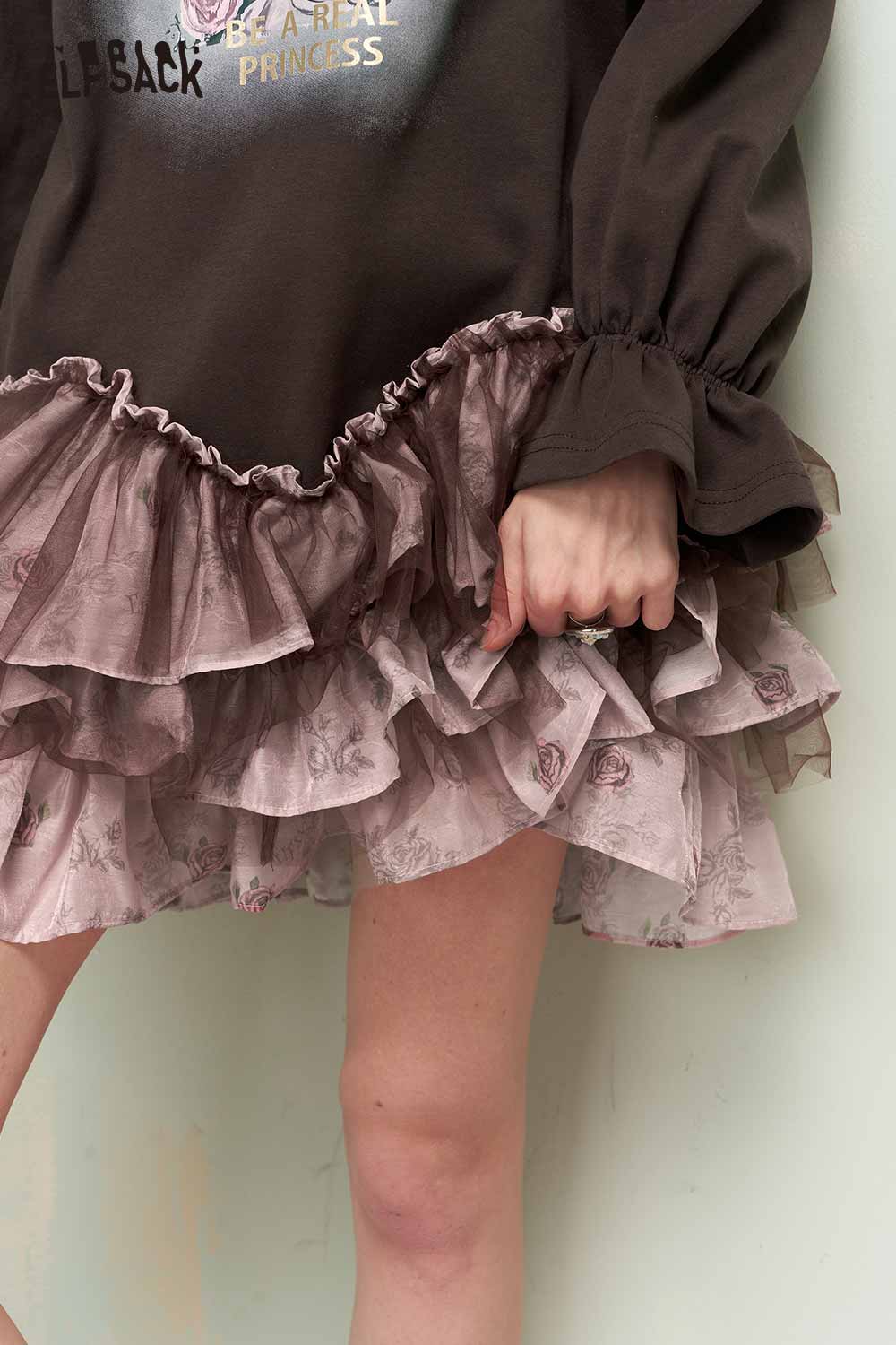 ELFSACK Vintage Sweet Cool Princess Print Tiered Rose Mesh Sweatshirt Dress