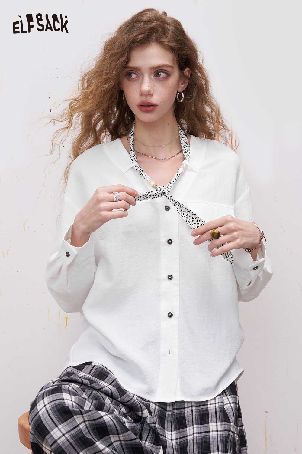 ELFSACK White Textured Shirt with Leopard Print Tie